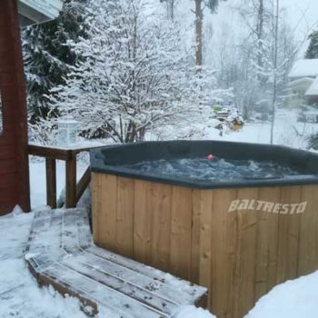 wood-fired-hot-tub-winter pic wood-fired-hot-tub-winter